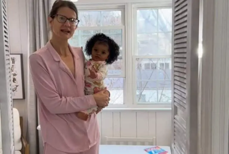 Gina Kasof colecionadora de bebês reborn