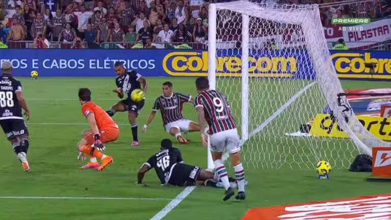Gol contra Paulo Henrique (2)