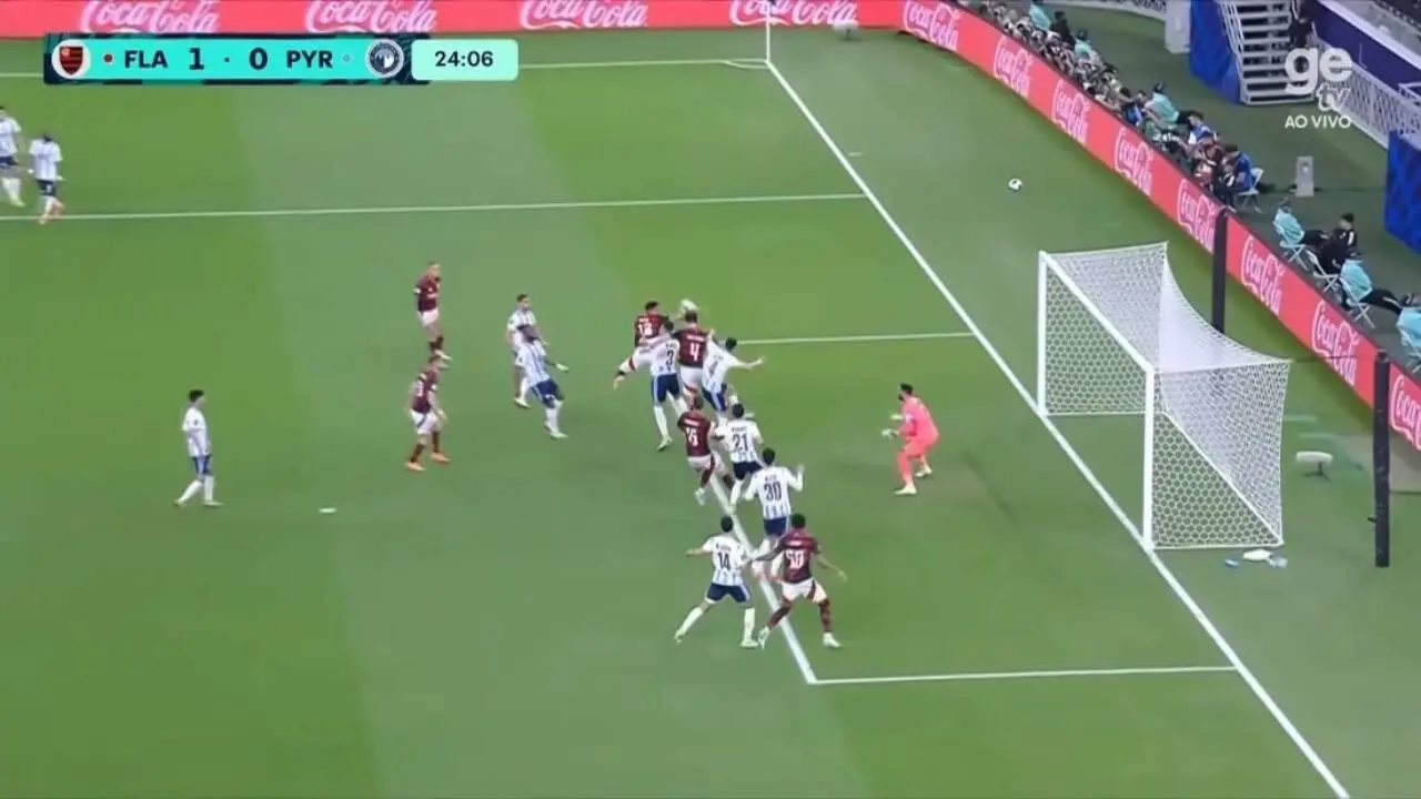 Golaço de Leo Pereira