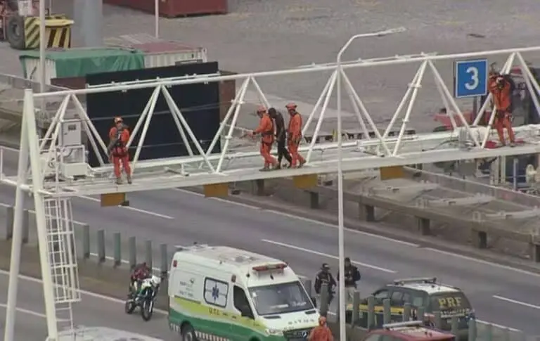 Homem que acessou indevidamente um dos pórticos da Ponte Rio-Niterói