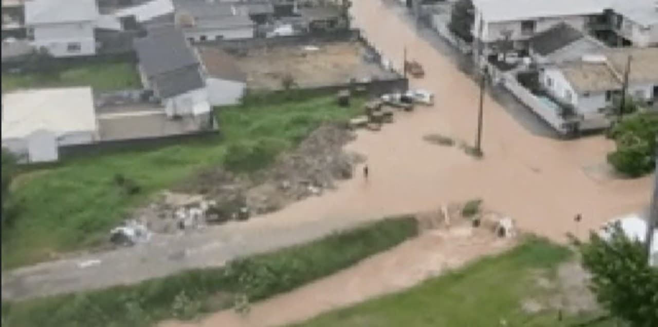 Imagens de drone mostram ruas de Palhoça