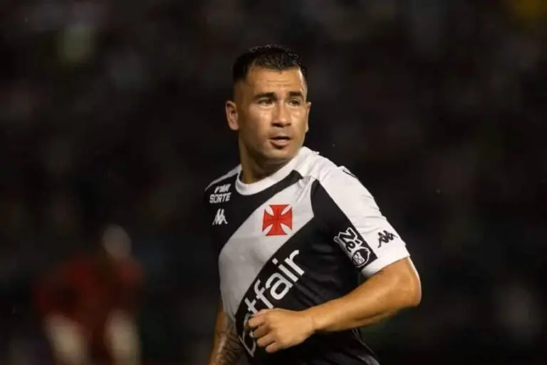 Vasco oficializa rescisão com atacante chileno Jean David e planeja elenco para 2026