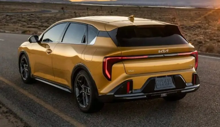 Kia K4 carro -