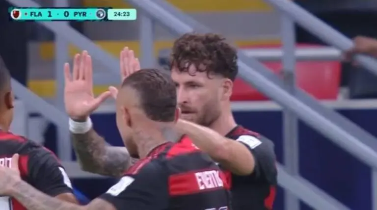Léo Pereira abre o placar para o Flamengo