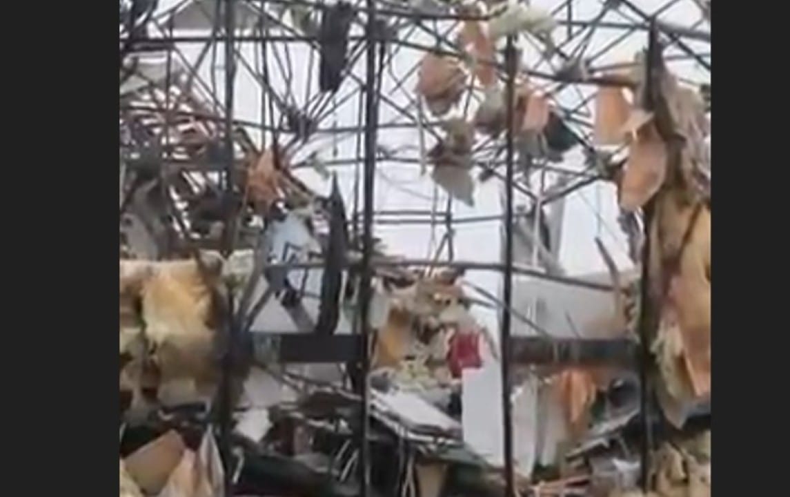 Mãe e três crianças feridas após explosão