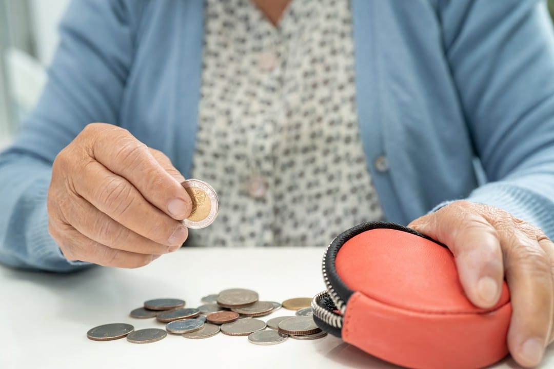 Mãos de senhora, moedas
