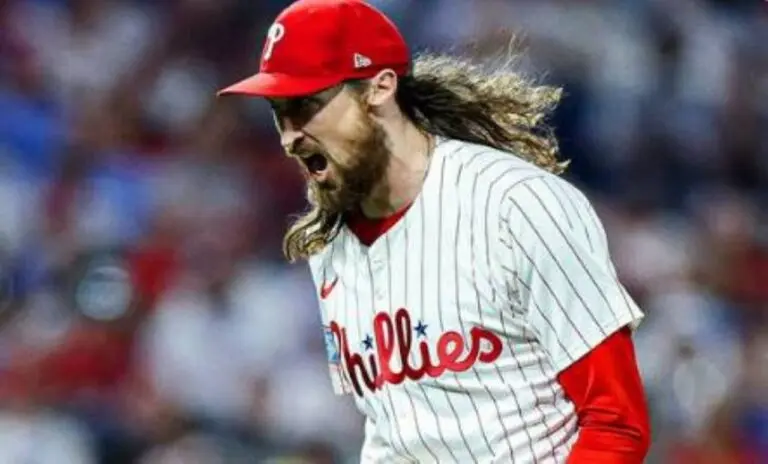 Phillies menukar Matt Strahm kepada Kansas Royals untuk membebaskan gaji dan menyasarkan lanjutan JT Realmuto