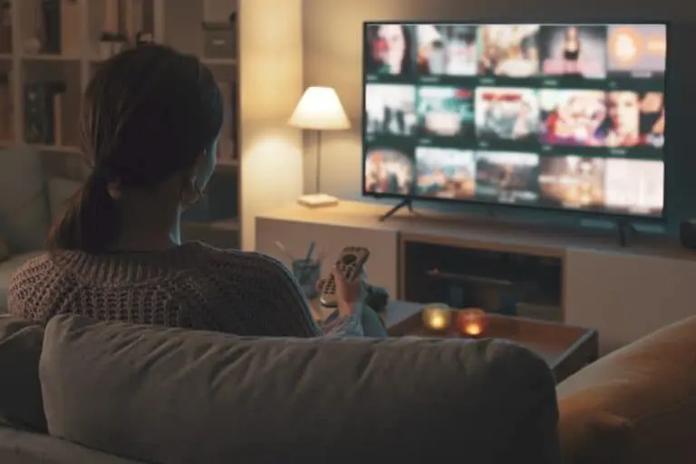 Mulher com controle remoto, Tv, televisão