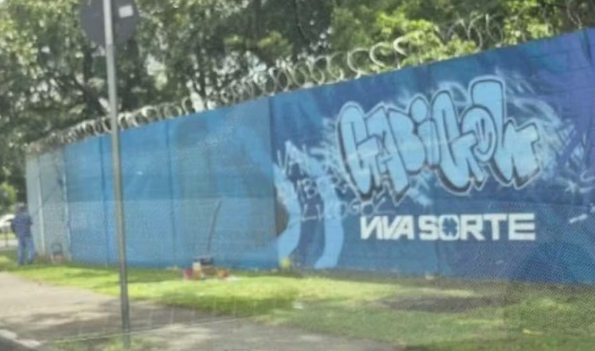 Muro com Grafiti de Gabigol é vandalizado
