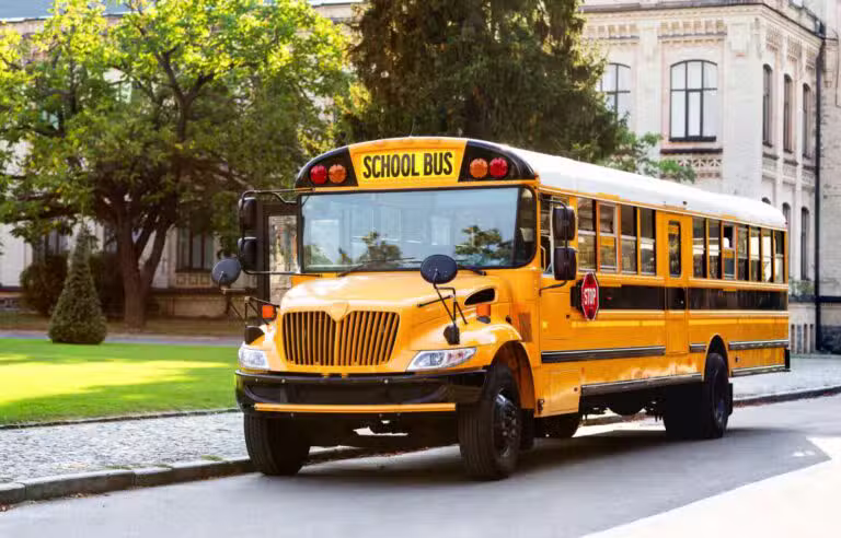 Ônibus escolar