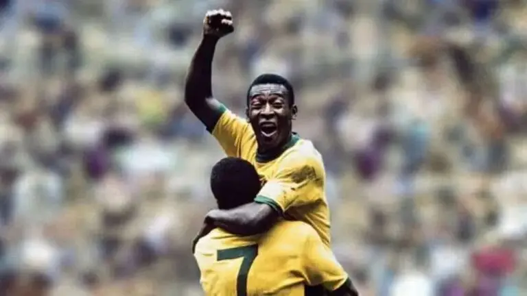 Pelé e Jairzinho comemoram gol pela Seleção Brasileira