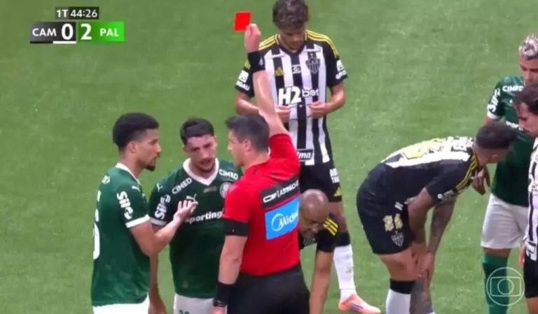 Var potvrzuje! Červená karta pro Piquereze vše mění: Palmeiras zatím porazil Atlético-MG v 1. poločase 2:0