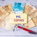Pis/Cofins, dinheiro, caneta