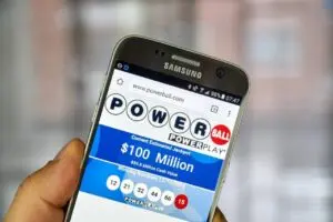 الملايين على المحك: يسمح يانصيب Powerball الأمريكي بالمشاركة العالمية للتنافس على الجوائز الكبرى التي تبلغ قيمتها مليار دولار