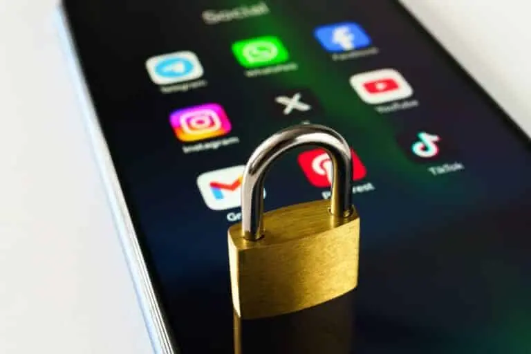 Proibição Rede Social, Celular Cadeado