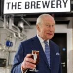 Rei Charles II inaugura Guinness Open Gate