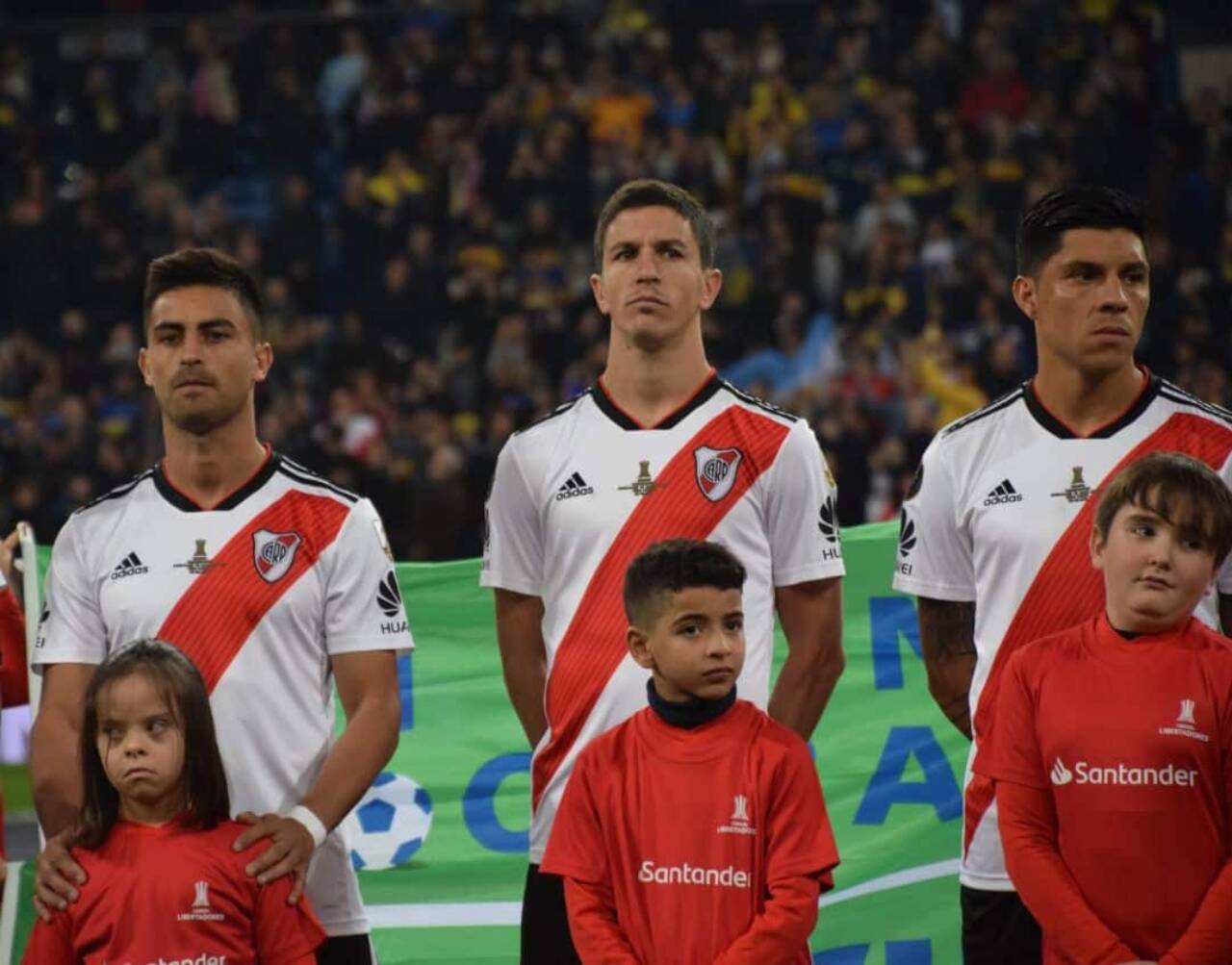 River Plate anuncia inversión de R$ 107 millones en refuerzos para 2026 y apunta al ex jugador del Flamengo