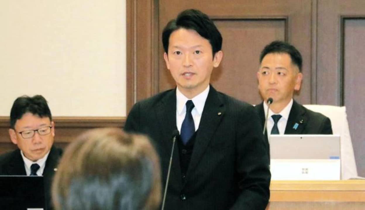 Saito Motohiko na assembléia em Hyogo
