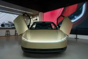 تم رصد نموذج Tesla Cybercab وهو يتجول في شوارع وسط أوستن قبل الإنتاج الضخم