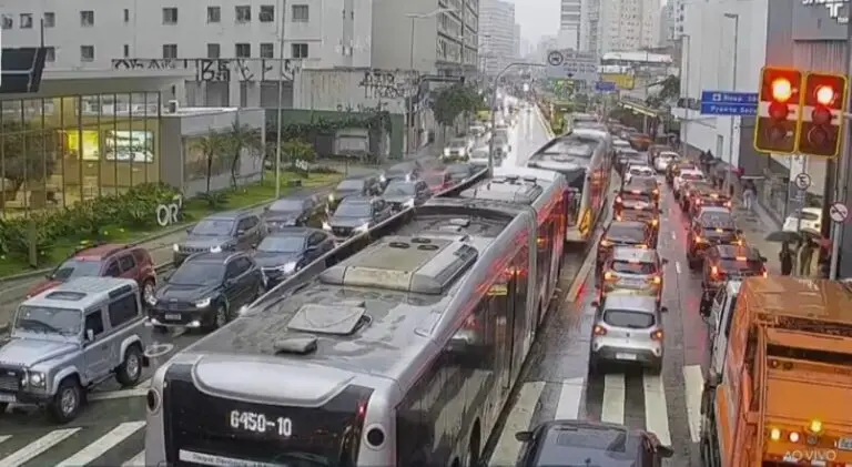 Trânsito em São Paulo terça-feira 9