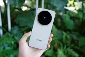 Vivo’nun yeni akıllı telefonunda video profesyonelleri için 400 mm Zeiss genişletici ve dev bir pil bulunuyor