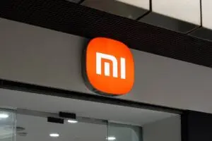 Novo celular premium asiático integra lente de 200 megapixels com zoom contínuo de alta precisão