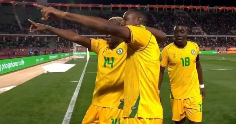 Zimbabue abre o placar