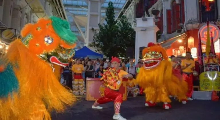 In Singapurs Chinatown findet zum ersten Mal die Wintersonnenwende mit Aufführungen und kulturellen Aktivitäten in der Smith Street statt