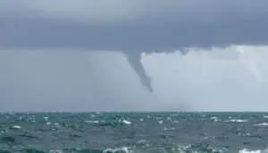 Ciclone extratropical provoca temporais no Sul e Sudeste; RS entra em alerta para risco de tornados