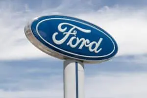 Ford ristruttura la produzione per vendere auto più economiche e riprende il segmento passeggeri negli Stati Uniti