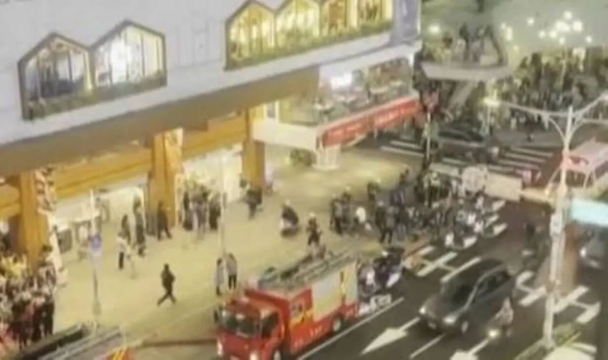 Ataque con cuchillo y granada de humo en Taipei mata a tres personas y hiere a nueve en el distrito comercial de Taiwán