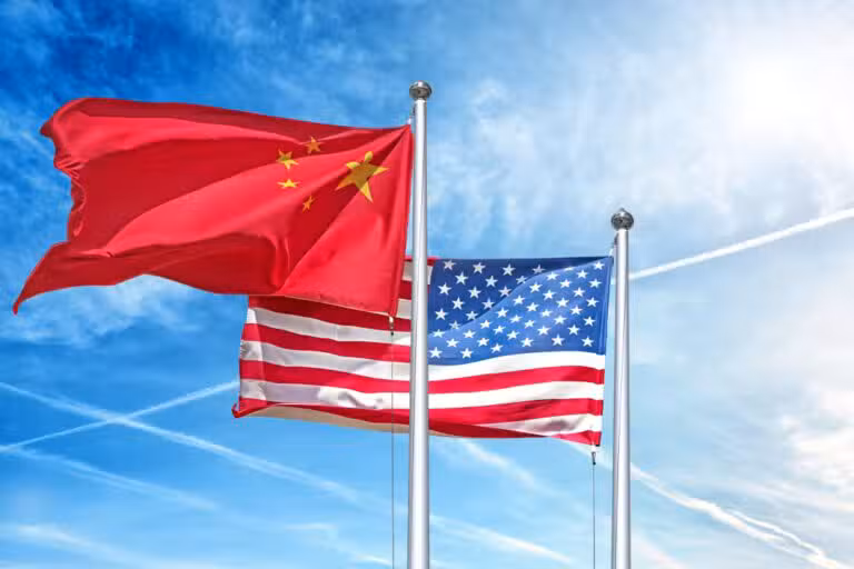 Bandeiras da China e EUA