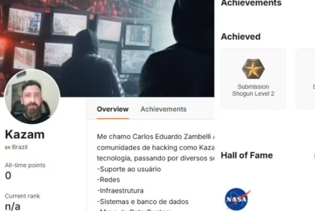 Um profissional brasileiro de segurança da informação conseguiu acessar áreas restritas dos sistemas da Nasa ao longo de 2025. Carlos Eduardo Zambelli Aloi, de 38 anos, residente em São Paulo, identificou duas falhas significativas que expunham dados internos da agência espacial norte-americana. As descobertas foram reportadas de forma responsável e validadas pela instituição. A Nasa emitiu uma carta oficial de agradecimento em dezembro de 2025, assinada pela diretora sênior de segurança da informação. O reconhecimento destaca a contribuição do pesquisador para a proteção da integridade das informações da agência. O programa utilizado permite que especialistas externos relatem problemas sem recompensa financeira. O brasileiro dedicou meses a testes éticos, utilizando técnicas de reconhecimento e exploração controlada. As vulnerabilidades incluíam acesso indevido a documentos científicos e exposição de elementos da infraestrutura interna. A agência corrigiu os problemas após validação dos relatórios. Trajetória do pesquisador brasileiro Carlos Eduardo Zambelli Aloi atua na área de tecnologia da informação há mais de duas décadas. Atualmente, trabalha como analista de sistemas sênior em uma grande rede de estacionamentos no Brasil. Sua especialização em cibersegurança ofensiva cresceu nos últimos dez anos. Ele realiza pós-graduação na área e participa de programas de testes em diversas organizações. A dedicação aos estudos o levou a explorar sistemas de alto perfil, como os da Nasa. O apelido "Kazam" é usado por ele em comunidades especializadas de segurança digital. Detalhes das vulnerabilidades descobertas Uma das falhas permitiu acesso a um documento restrito armazenado em plataforma colaborativa. O pesquisador demonstrou a brecha inserindo elemento neutro para provar o risco sem causar danos. O material envolvia estudos sobre condições espaciais específicas. Outra vulnerabilidade expôs diretórios com informações da infraestrutura da agência. Entre os dados acessíveis estavam endereços de rede e elementos de configuração interna. As técnicas empregadas envolveram enumeração progressiva de pontos de entrada. O processo de exploração exigiu avanços graduais a partir de brechas iniciais. Cada etapa foi documentada cuidadosamente para compor relatórios completos. A validação pela Nasa ocorreu apenas para as falhas consideradas de impacto relevante. Funcionamento do programa de divulgação A Nasa mantém iniciativa aberta a pesquisadores independentes desde anos anteriores. O canal oficial recebe relatórios de qualquer pessoa que siga as diretrizes estabelecidas. Submissões passam por triagem expedita e análise técnica detalhada. A agência concede reconhecimento apenas após correção confirmada dos problemas. Cartas oficiais são emitidas para contribuições validadas de prioridade alta ou moderada. O sistema protege pesquisadores que atuam de boa-fé dentro dos limites definidos. Domínios principais cobertos incluem nasa.gov e subdomínios relacionados. Plataformas de terceiros com dados não públicos exigem reporte imediato sem testes adicionais. Proibições abrangem ataques de negação de serviço e engenharia social. Relatórios devem conter passos reprodutíveis e evidências claras. Outros brasileiros no hall da fama Pelo menos três profissionais do Brasil já obtiveram reconhecimento similar da Nasa. Os nomes aparecem em lista pública da plataforma parceira utilizada pela agência. Essas conquistas demonstram a participação crescente de especialistas nacionais em iniciativas globais. Pesquisadores como João Pedro Soares de Alcântara também figuram entre os homenageados. A presença brasileira reflete o desenvolvimento da comunidade local de segurança digital. Muitos dedicam tempo livre a programas semelhantes em organizações internacionais. Contexto da segurança em agências espaciais Agências como a Nasa gerenciam vastas infraestruturas digitais expostas à internet. A proteção envolve monitoramento constante contra ameaças externas e internas. Programas de divulgação responsável complementam equipes internas de defesa. Vulnerabilidades em sistemas governamentais podem comprometer operações críticas. A colaboração com comunidade externa acelera identificação de brechas não detectadas internamente. Iniciativas semelhantes são adotadas por outras entidades federais nos Estados Unidos. A exposição de dados sensíveis representa risco significativo para missões científicas. Correções rápidas preservam a disponibilidade e confidencialidade das informações. Reconhecimentos incentivam participação ética sem incentivos monetários. Persistência nos testes éticos Carlos Eduardo investiu cerca de quatro horas diárias em análises após o trabalho regular. O período intensivo começou em novembro de 2025 e estendeu-se por semanas. Mais de vinte relatórios foram enviados antes das validações finais. A espera por respostas gerou frustração em diversos momentos. Alguns problemas foram classificados como sem impacto relevante pela equipe da Nasa. A persistência levou à aceitação das duas falhas principais. O desafio técnico serviu também como distração pessoal durante momento difícil. A morte do pai em outubro de 2025 influenciou a imersão nas atividades. O pesquisador encontrou apoio na rotina de testes para lidar com o luto. Importância da reportagem responsável Relatos éticos evitam exploração maliciosa de brechas descobertas. Pesquisadores seguem códigos de conduta para não comprometer sistemas produtivos. A Nasa orienta comunicação imediata ao encontrar dados sensíveis. O programa oferece proteção legal para atividades dentro das regras. A agência colabora na resolução sem iniciar ações contra participantes de boa-fé. Essa abordagem fortalece a segurança coletiva da infraestrutura. Perfil da diretora de segurança Tamiko Fletcher ocupa cargo sênior no escritório de informação da Nasa. Ela supervisiona políticas de proteção em toda a agência. A assinatura nas cartas reforça o valor atribuído às contribuições externas validadas. Sua atuação abrange diretrizes para divulgação coordenada de vulnerabilidades. O foco permanece na preservação da integridade operacional. Reconhecimentos emitidos levam sua chancela oficial. Participação global no programa Centenas de pesquisadores integram a lista de homenageados da Nasa ao longo dos anos. Contribuições vêm de diversos países e perfis profissionais. A plataforma parceira gerencia o fluxo de relatórios e atualizações. O sistema prioriza triagem rápida para problemas críticos. Atualizações regulares informam o status de cada submissão. A ausência de recompensa financeira atrai participantes motivados por desafio técnico. Técnicas utilizadas nos testes Mapeamento inicial envolveu análise de arquivos públicos e estruturas expostas. Fuzzing e revisão de códigos auxiliaram na localização de pontos frágeis. Enumeração progressiva revelou caminhos para áreas restritas. Bypass em controles de acesso caracterizou uma das brechas principais. Exposição involuntária de segredos marcou a segunda falha aceita. Todas as ações limitaram-se à demonstração necessária para prova de conceito. Evolução da cibersegurança no Brasil Profissionais nacionais ganham visibilidade em programas internacionais de alto nível. Cursos e comunidades especializadas impulsionam formação contínua. Participação em iniciativas globais eleva o padrão técnico local. Brasileiro invade sistema da Nasa