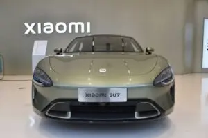 تعزز شركة Xiaomi هدفها من السيارات الكهربائية إلى 550.000 وحدة وتستهدف التوسع العالمي