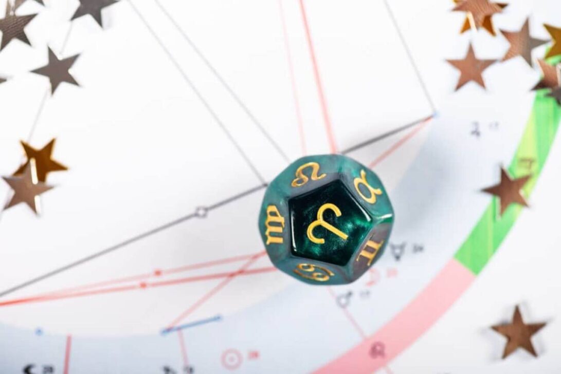Dados de astrologia com símbolo do zodíaco de Áries, signos