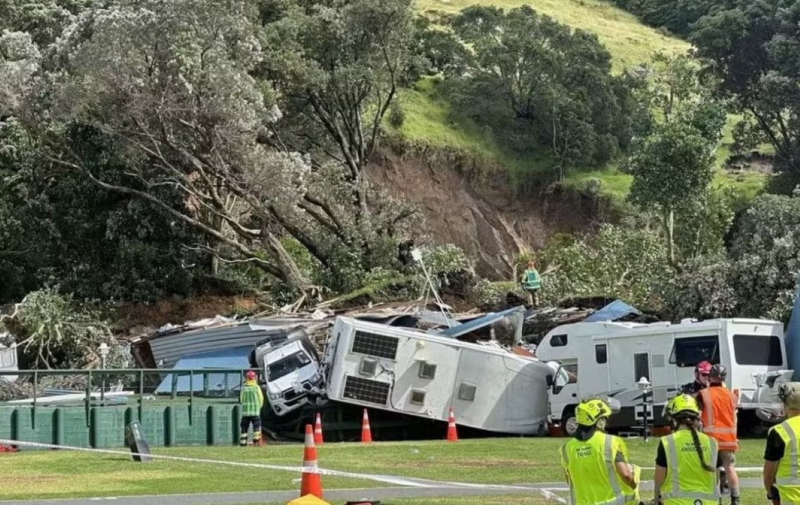 Deslizamento atinge acampamento em Nova Zelandia