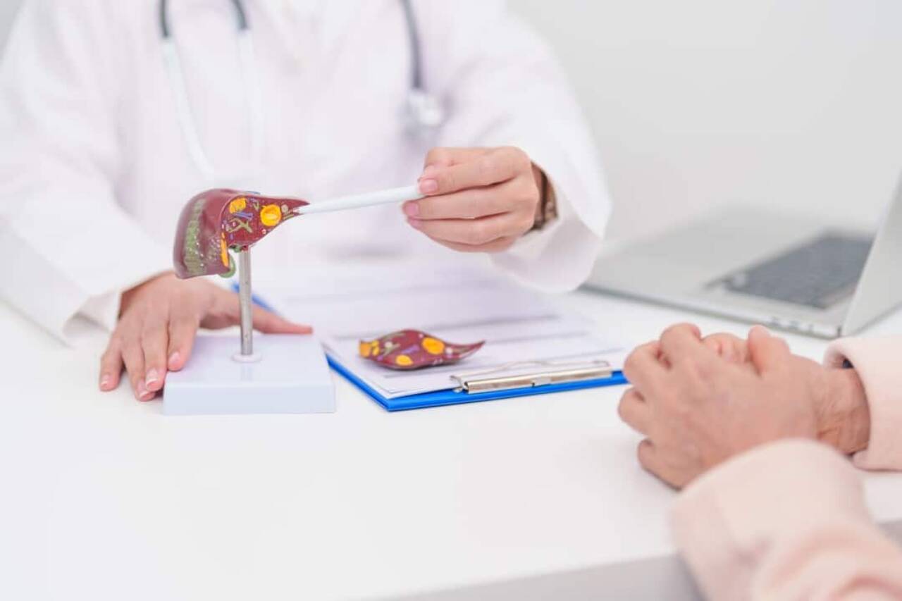 Doenças no fígado, médico, tratamento