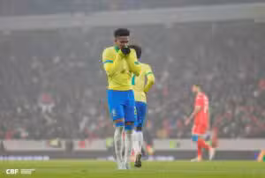 Estêvão sofre lesão grau 4 na coxa direita e vê chance na Copa do Mundo ficar em risco
