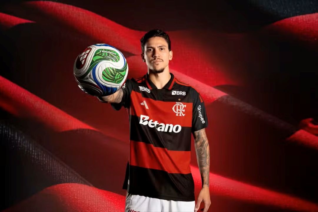 Flamengo lança uniforme principal para a temporada 2026