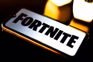 Servery Fortnite se vrací do provozu po aktualizaci, která přináší boty na téma Star Wars