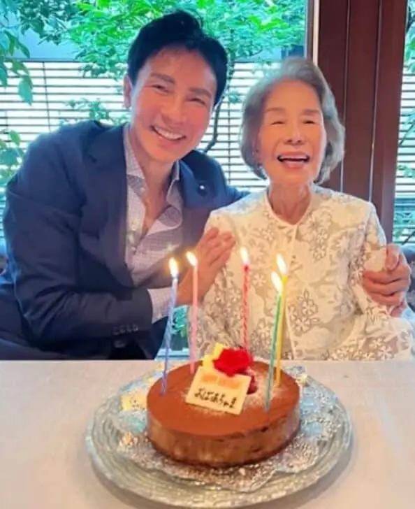 Hiromi Go e a m&atilde;e