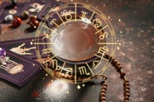 Horóscopo, Tarô, cartas