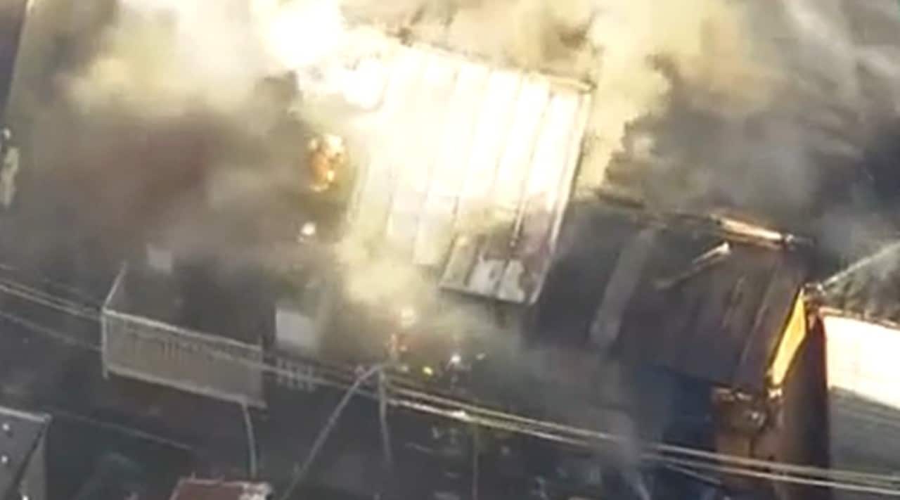 Incêndio atinge nove residências em bairro de Suginami em Tóquio