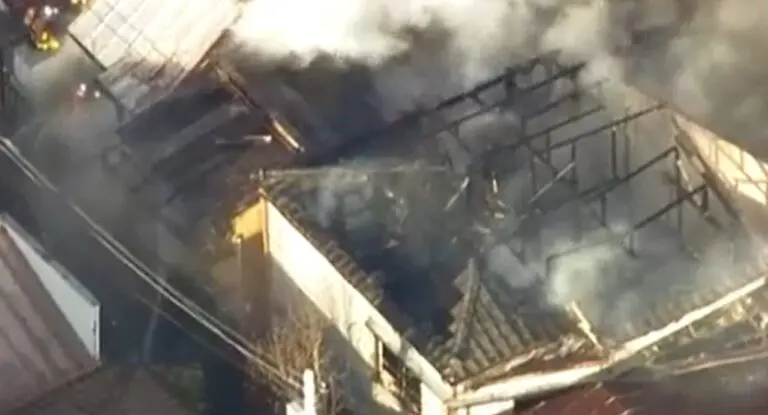 Incêndio em zona residencial de Tóquio