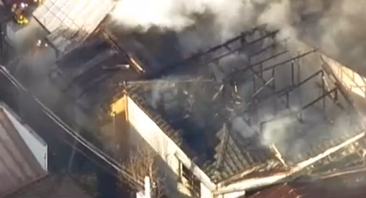 Incêndio em zona residencial de Tóquio