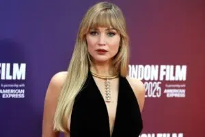 Jennifer Lawrence mengungkapkan penolakannya terhadap Tarantino di The Hateful Eight dan kehilangan perannya karena kritik online terhadap penampilannya