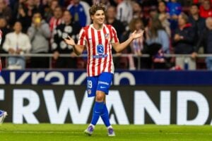 Barcelona fecha com Anthony Gordon por R$ 467 milhões e mira Julián Álvarez para vaga de Lewandowski