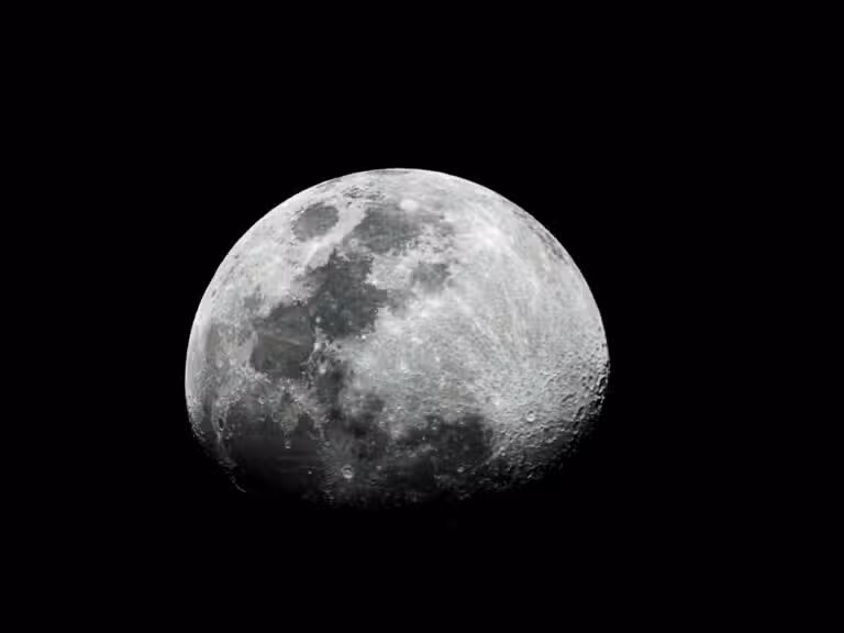 Lua, sistema solar