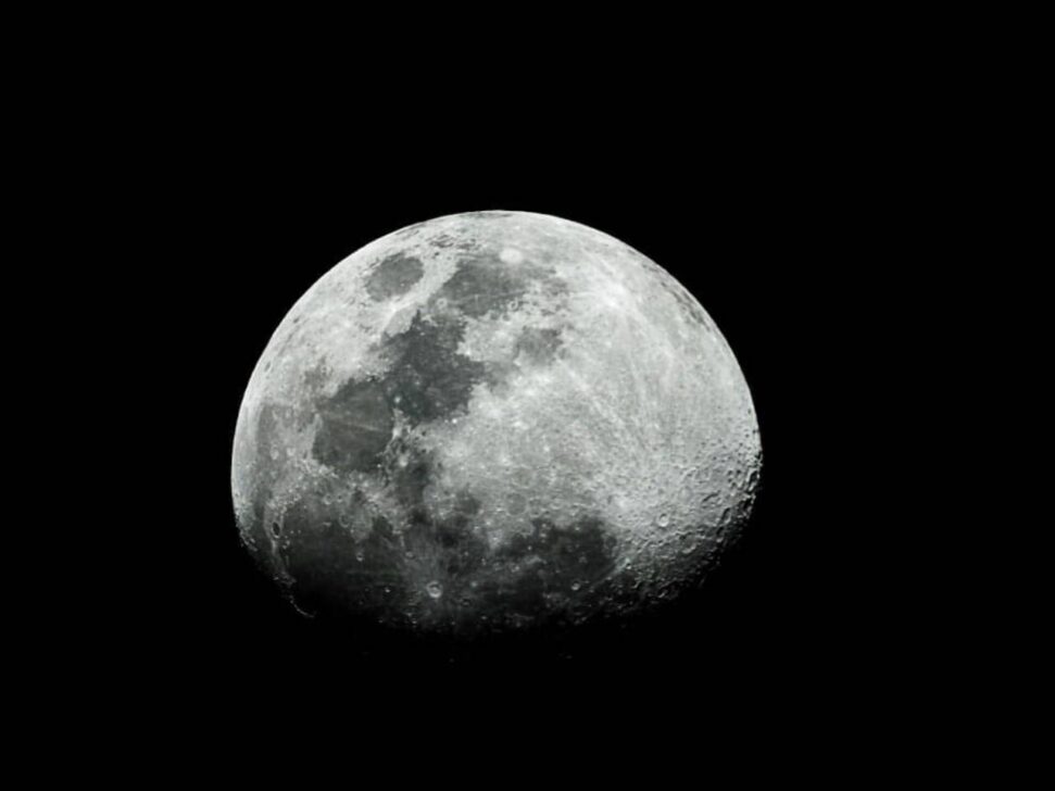 Lua, sistema solar
