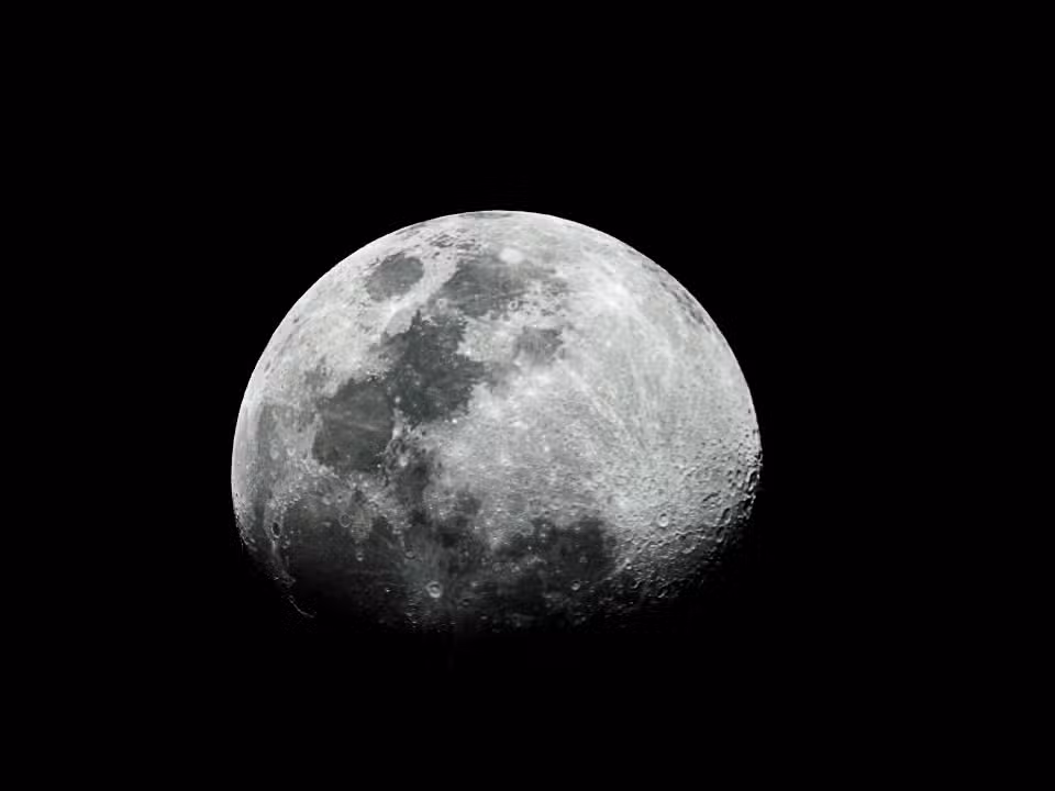 Lua, sistema solar